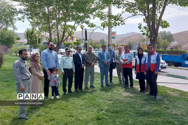 برگزاری پویش مردمی پاکسازی محیط‌زیست در پارک امیری فیروزکوهی شهرستان فیروزکوه