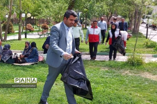 برگزاری پویش مردمی پاکسازی محیط‌زیست در پارک امیری فیروزکوهی شهرستان فیروزکوه