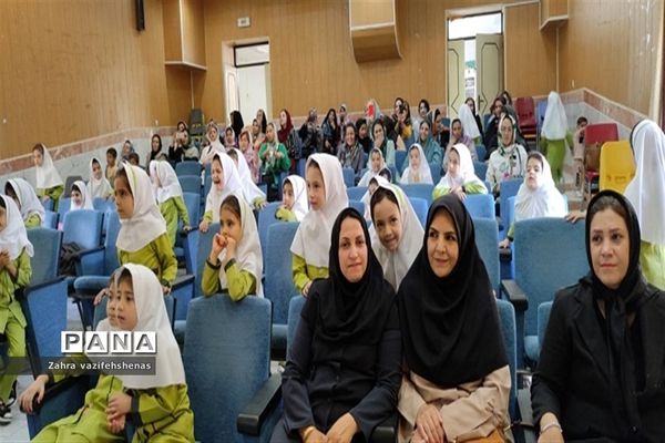 جشن الفبا دبستان زهره بنیانیان در سالن کانون سمیه شیروان