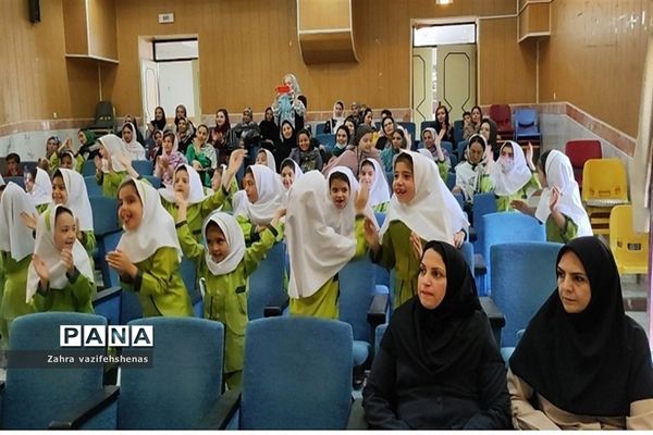 جشن الفبا دبستان زهره بنیانیان در سالن کانون سمیه شیروان