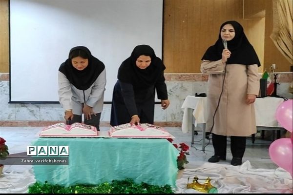 جشن الفبا دبستان زهره بنیانیان در سالن کانون سمیه شیروان