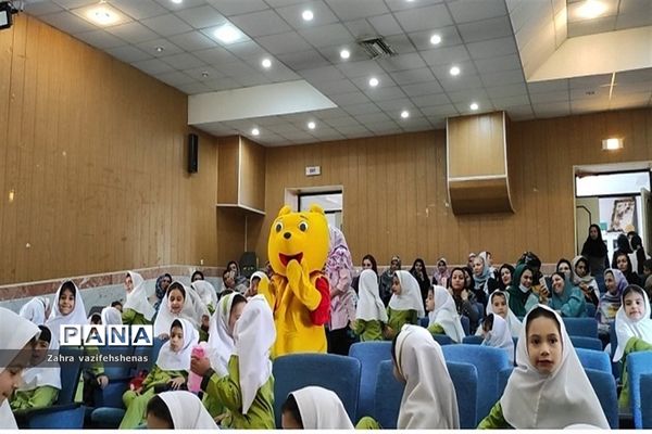 جشن الفبا دبستان زهره بنیانیان در سالن کانون سمیه شیروان