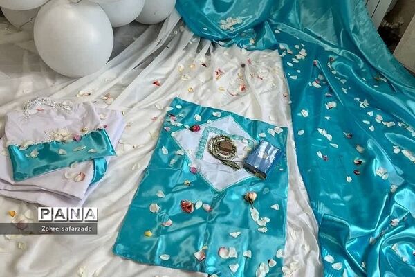 جشن تکلیف در دبستان برکت آبعلی رودهن در پایان سال تحصیلی