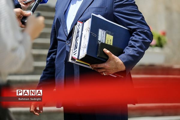 اعضای هیأت دولت در جمع خبرنگاران