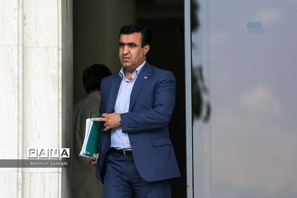 اعضای هیأت دولت در جمع خبرنگاران