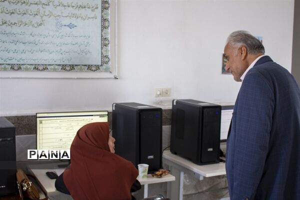 بازدید مدیر آموزش و پرورش محلات از حوزه تصحیح امتحانات نهایی