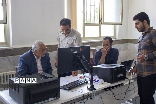 بازدید مدیر آموزش و پرورش محلات از حوزه تصحیح امتحانات نهایی