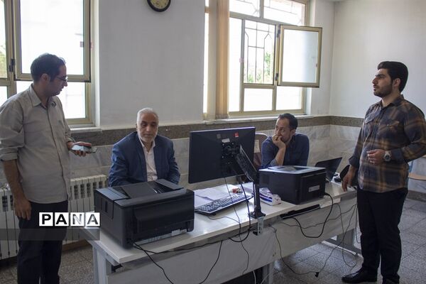 بازدید مدیر آموزش و پرورش محلات از حوزه تصحیح امتحانات نهایی