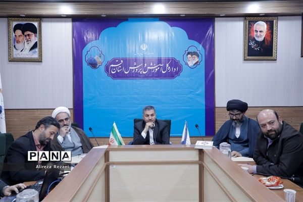 نشست شورای معاونان آموزش و پرروش قم با موضوع سازمان دانش‌آموزی