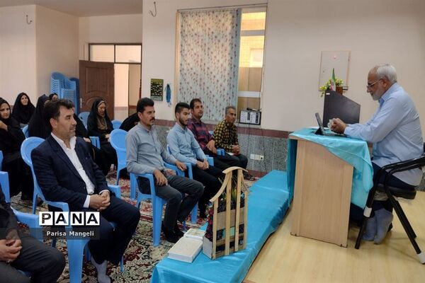نشست بصیرتی و کارگاه آموزشی زیست عفیفانه توسط بسیج فرهنگیان شهرستان خاتم
