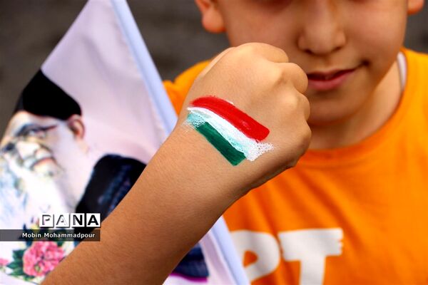 استقبال پرشکوه مردم تبریز از رئیس جمهوری