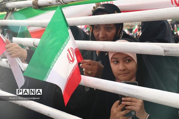 استقبال پرشکوه مردم تبریز از رئیس جمهوری