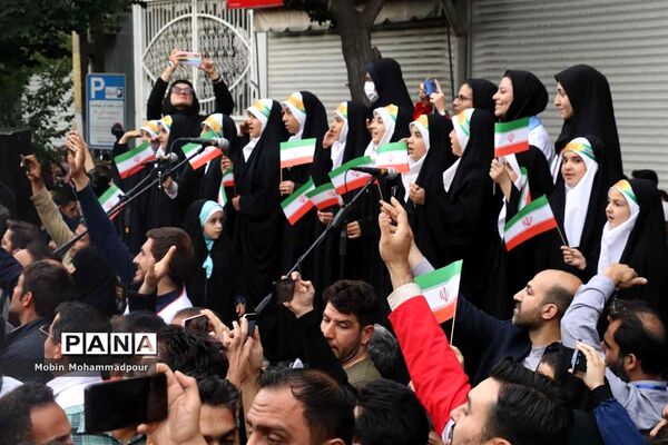 استقبال پرشکوه مردم تبریز از رئیس جمهوری