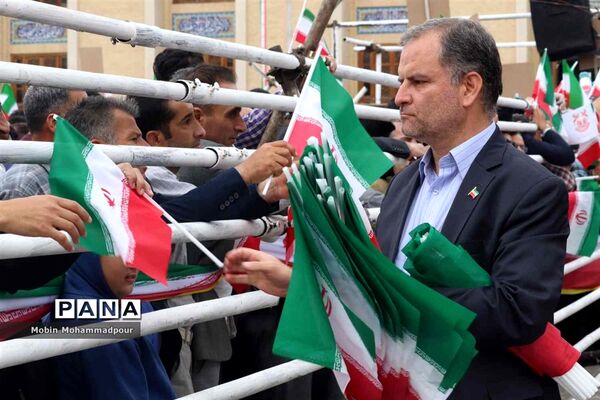 استقبال پرشکوه مردم تبریز از رئیس جمهوری