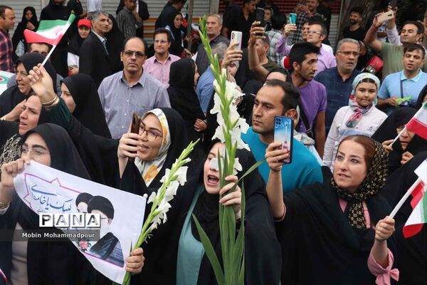 استقبال پرشکوه مردم تبریز از رئیس جمهوری