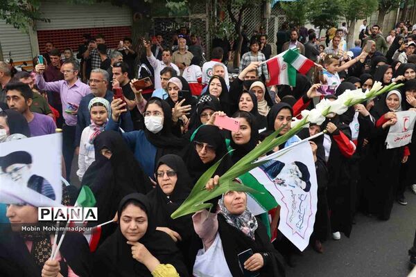 استقبال پرشکوه مردم تبریز از رئیس جمهوری