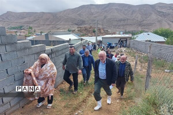 حضور میدانی استاندار تهران و نظارت بر عملکرد دستگاه‌های خدمت رسان به شهروندان سیل زده در فیروز کوه
