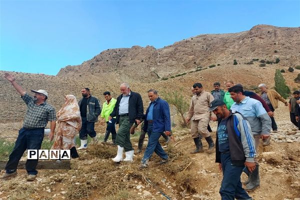 حضور میدانی استاندار تهران و نظارت بر عملکرد دستگاه‌های خدمت رسان به شهروندان سیل زده در فیروز کوه