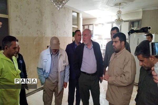 حضور میدانی استاندار تهران و نظارت بر عملکرد دستگاه‌های خدمت رسان به شهروندان سیل زده در فیروز کوه