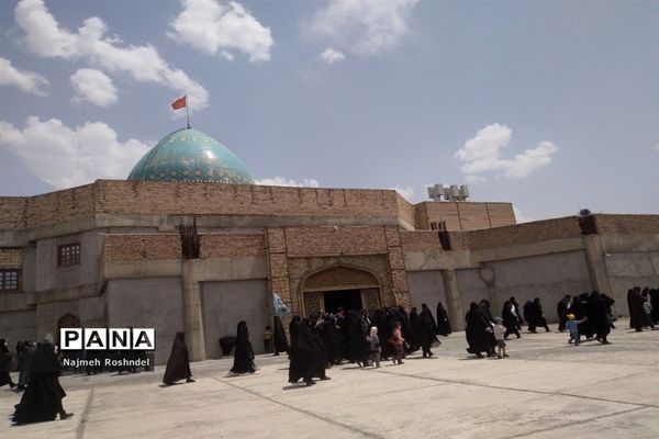 حضور گسترده مردم بیرجند در میعادگاه نماز جمعه