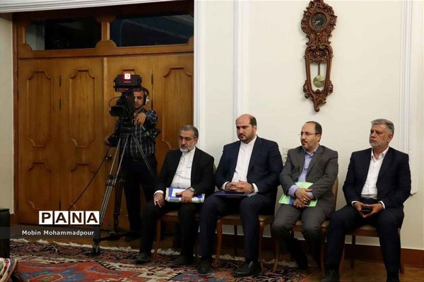 نشست خبری رئیس‌جمهوری در تبریز