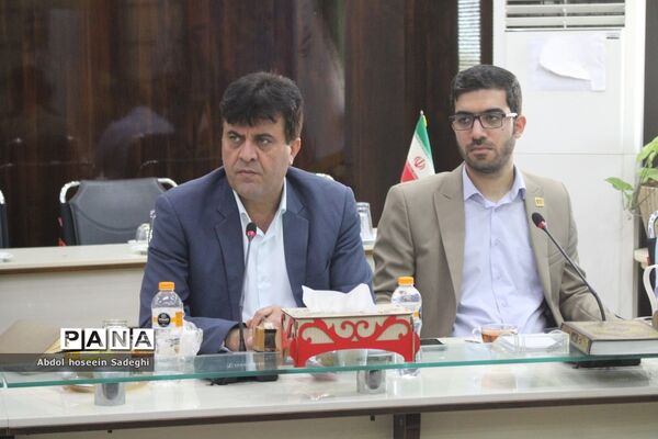 جلسه ستاد ثبت‌نام استانی و شورای معاونان اداره‌کل آموزش و پرورش استان بوشهر