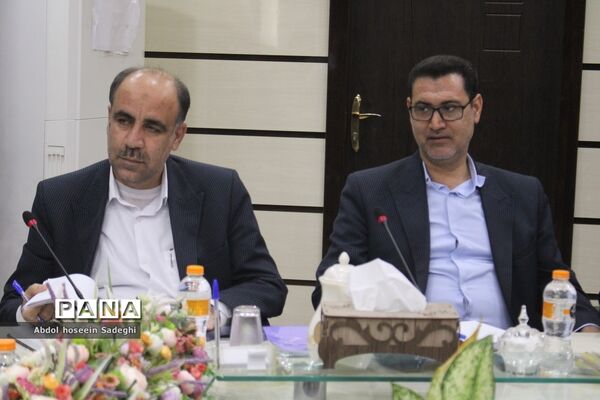 جلسه ستاد ثبت‌نام استانی و شورای معاونان اداره‌کل آموزش و پرورش استان بوشهر