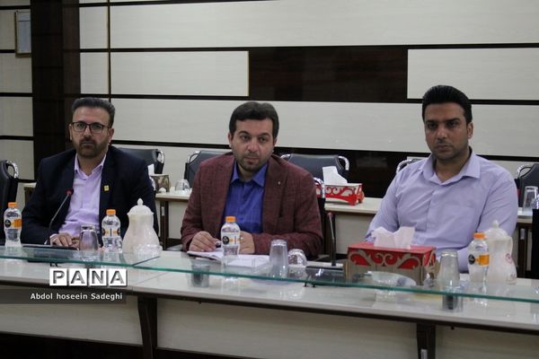 جلسه ستاد ثبت‌نام استانی و شورای معاونان اداره‌کل آموزش و پرورش استان بوشهر