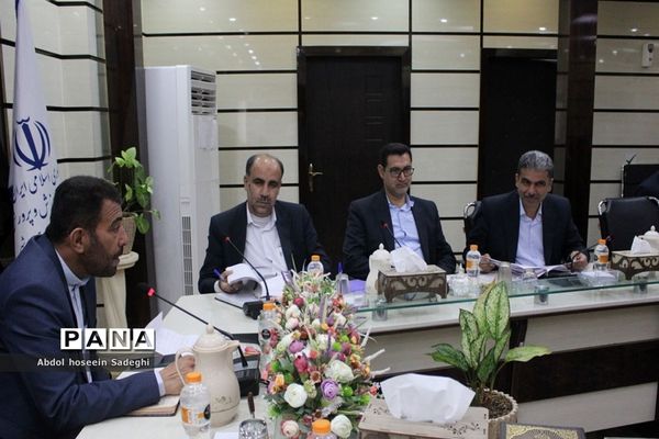 جلسه ستاد ثبت‌نام استانی و شورای معاونان اداره‌کل آموزش و پرورش استان بوشهر