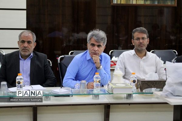 جلسه ستاد ثبت‌نام استانی و شورای معاونان اداره‌کل آموزش و پرورش استان بوشهر