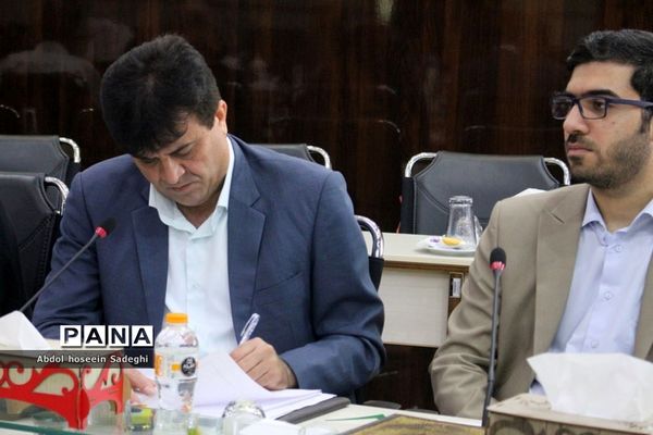 جلسه ستاد ثبت‌نام استانی و شورای معاونان اداره‌کل آموزش و پرورش استان بوشهر