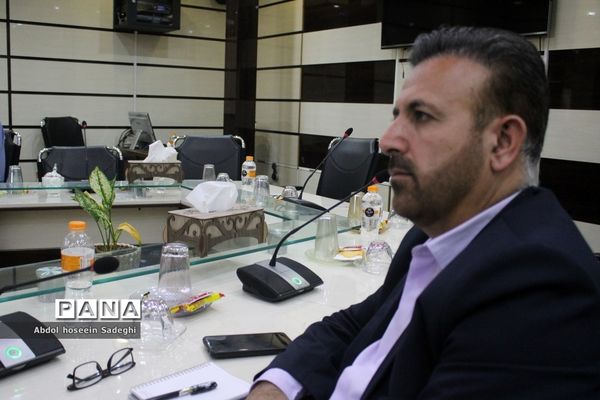 جلسه ستاد ثبت‌نام استانی و شورای معاونان اداره‌کل آموزش و پرورش استان بوشهر