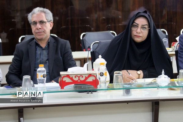 جلسه ستاد ثبت‌نام استانی و شورای معاونان اداره‌کل آموزش و پرورش استان بوشهر