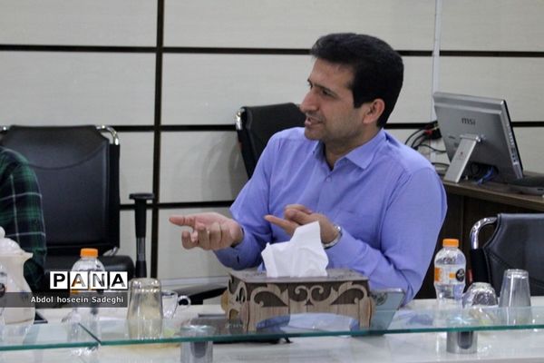 جلسه ستاد ثبت‌نام استانی و شورای معاونان اداره‌کل آموزش و پرورش استان بوشهر