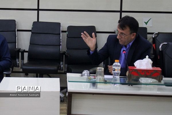 جلسه ستاد ثبت‌نام استانی و شورای معاونان اداره‌کل آموزش و پرورش استان بوشهر