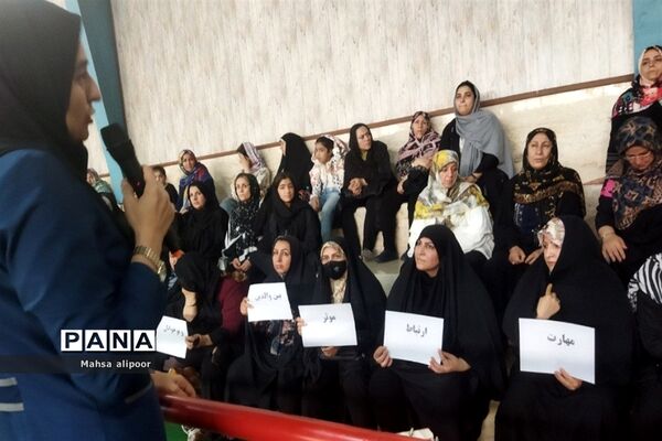 برگزاری کارگاه روانشناسی در سالن ورزشی بانوان قرچک