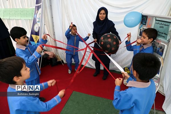 نمایشگاه دستاوردهای توانمندی دانش‌آموزان و معلمان شهر تهران