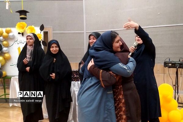 جشن فارغ‌التحصیلی دانش‌آموزان پایه نهم دبیرستان تربیت رودهن