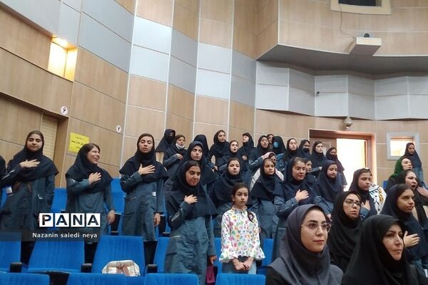 جشن فارغ‌التحصیلی دانش‌آموزان پایه نهم دبیرستان تربیت رودهن