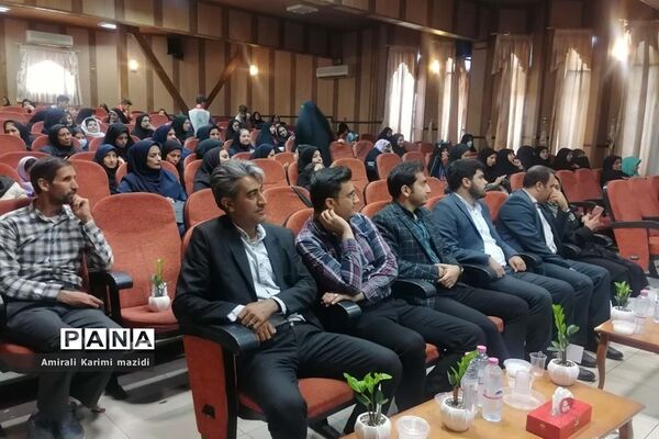 آیین تجلیل از مربیان سازمان دانش‌آموزی ناحیه 3 شیراز