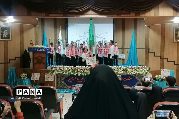آیین تجلیل از مربیان سازمان دانش‌آموزی ناحیه 3 شیراز