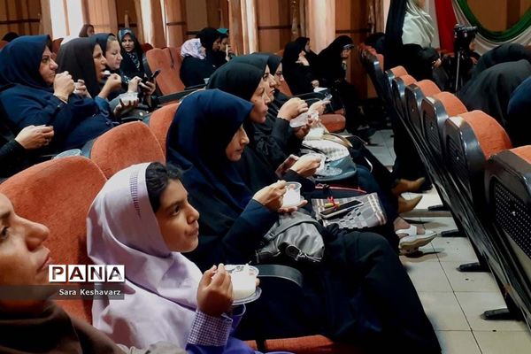 آیین تجلیل از مربیان سازمان دانش‌آموزی ناحیه 3 شیراز