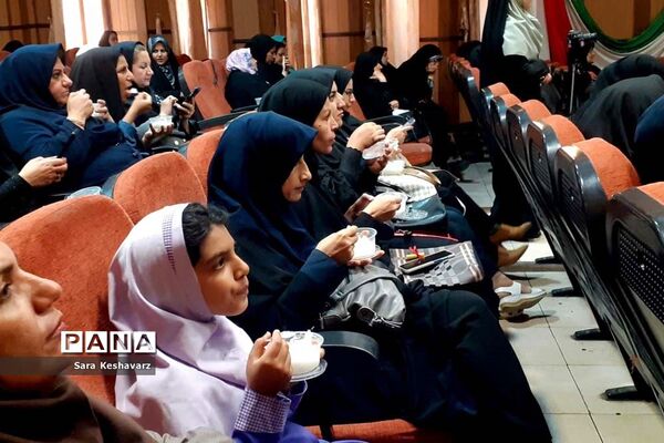 آیین تجلیل از مربیان سازمان دانش‌آموزی ناحیه 3 شیراز