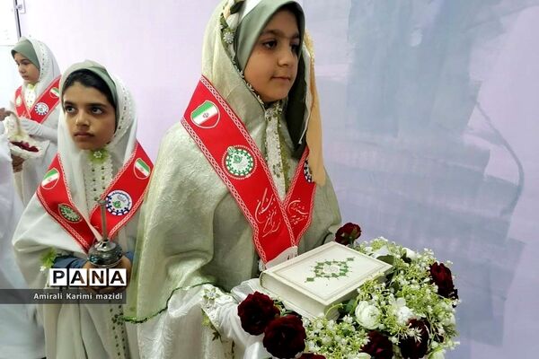 آیین تجلیل از مربیان سازمان دانش‌آموزی ناحیه 3 شیراز