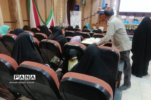 آیین تجلیل از مربیان سازمان دانش‌آموزی ناحیه 3 شیراز