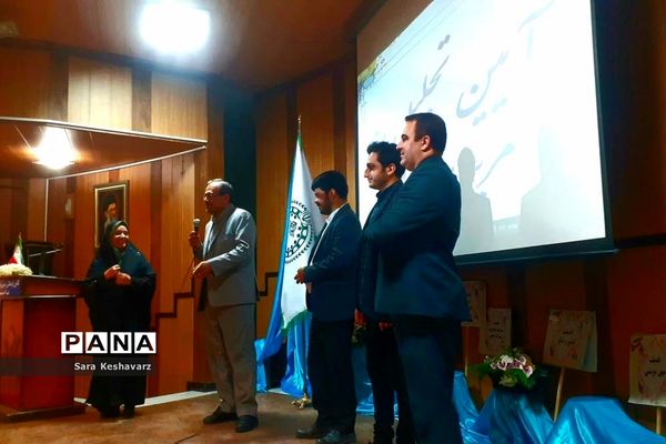 آیین تجلیل از مربیان سازمان دانش‌آموزی ناحیه 3 شیراز