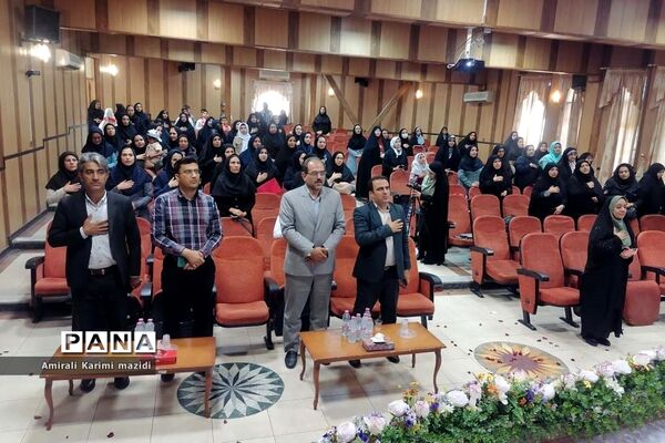 آیین تجلیل از مربیان سازمان دانش‌آموزی ناحیه 3 شیراز