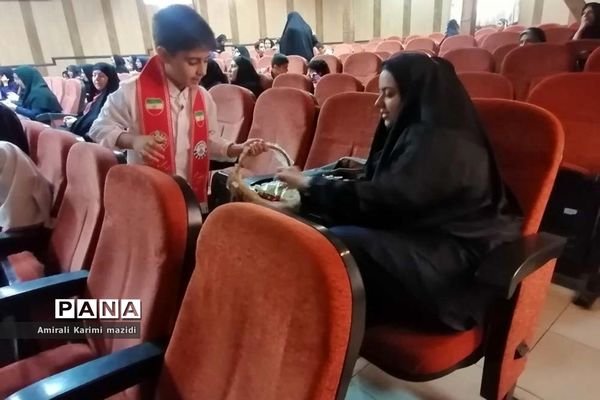 آیین تجلیل از مربیان سازمان دانش‌آموزی ناحیه 3 شیراز