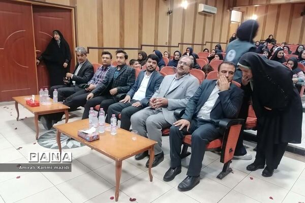 آیین تجلیل از مربیان سازمان دانش‌آموزی ناحیه 3 شیراز