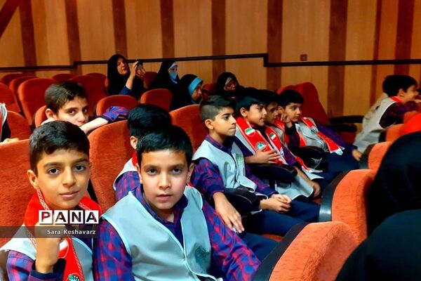 آیین تجلیل از مربیان سازمان دانش‌آموزی ناحیه 3 شیراز